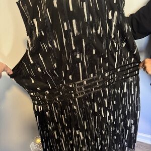 Plus Size Sleeveless Black & White Summer Dress